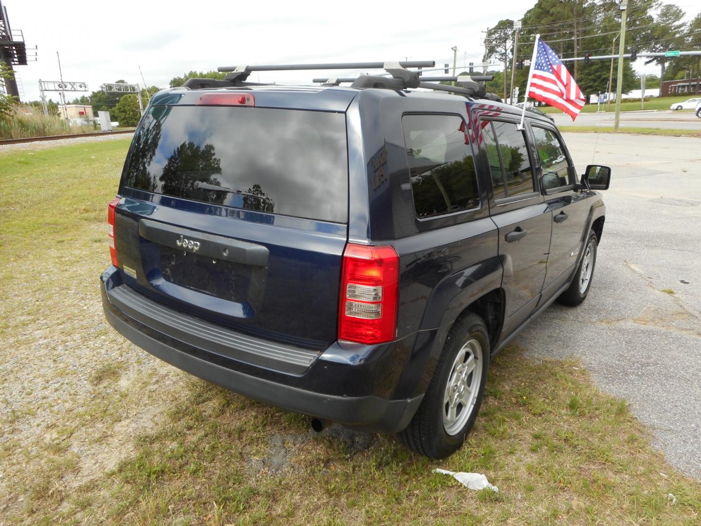2014 Blue Jeep Patriot Sport 2WD (1C4NJPBA5ED) with an 2.0L L4 DOHC 16V engine, located at 2553 Airline Blvd, Portsmouth, VA, 23701, (757) 488-8331, 36.813889, -76.357597 - Photo#5